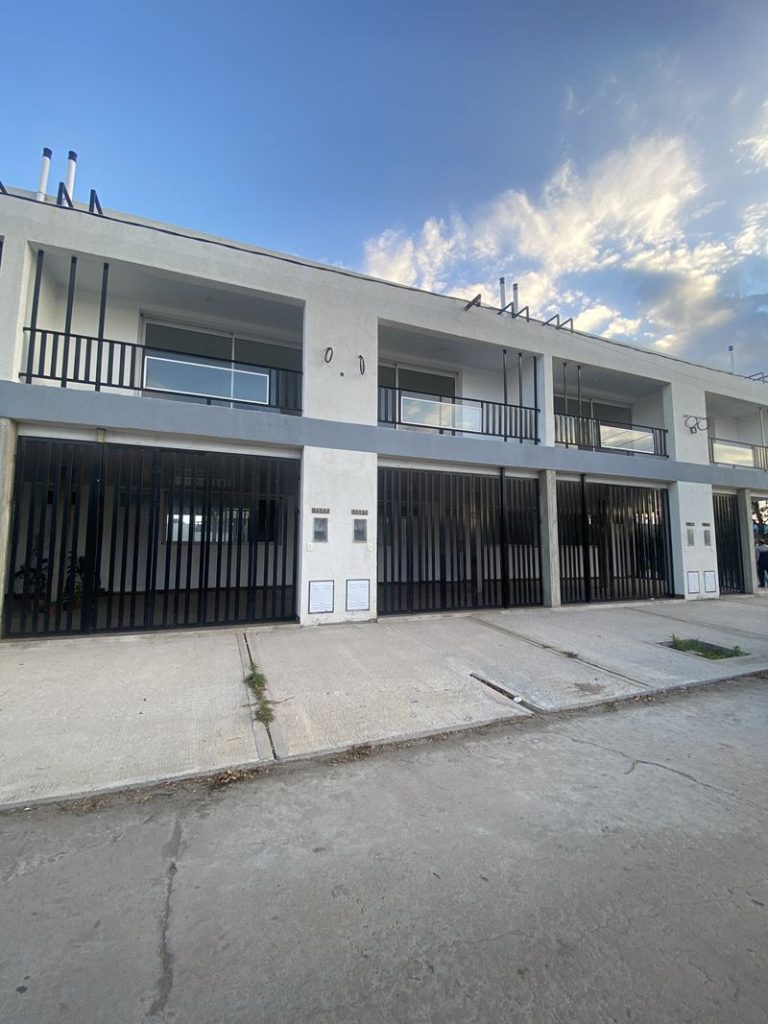¡SE ALQUILA DUPLEX DE 2 HABITACIONES!