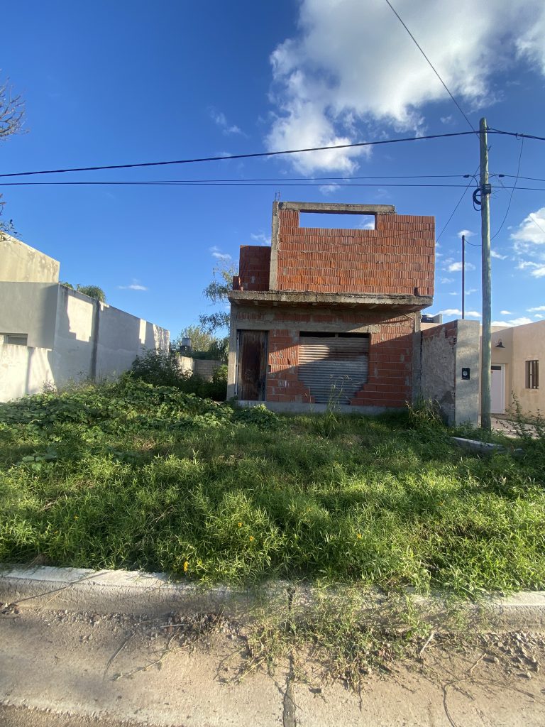 Oportunidad ¡Se vende lote con casa en construcción!