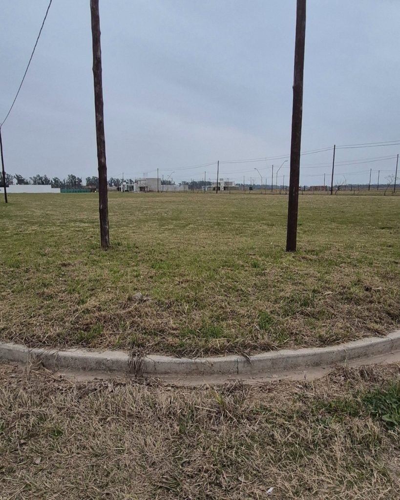 ¡SE VENDE LOTE EN ESQUINA EN BARRIO MANANTIALES!