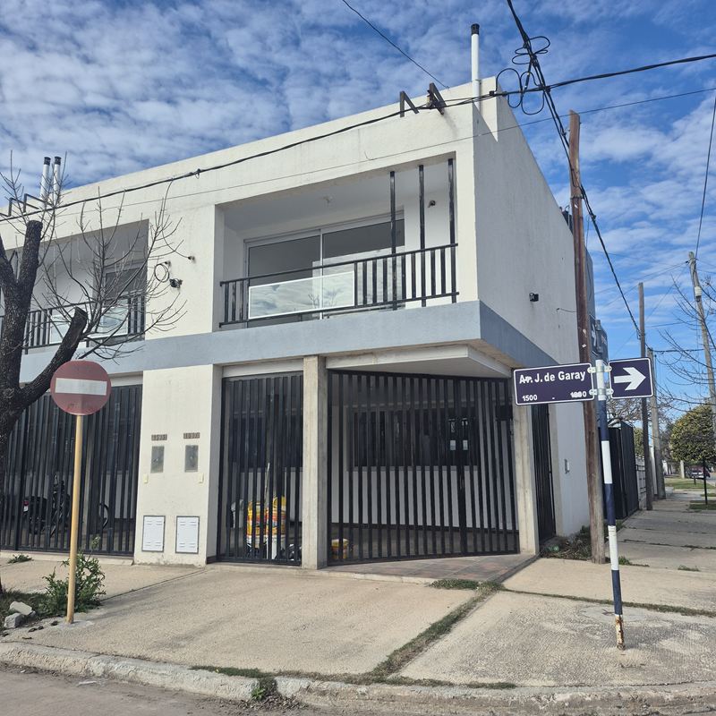 ¡SE ALQUILA DUPLEX DE 2 HABITACIONES!