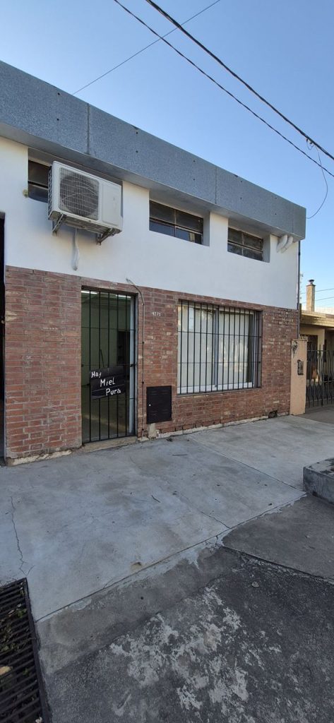 ¡SE ALQUILA SALÓN COMERCIAL!