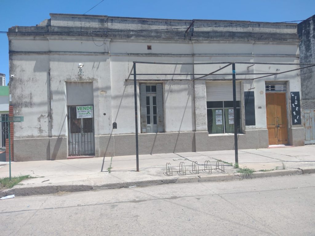 ¡SE ALQUILA SALÓN COMERCIAL FRENTE AL HOSPITAL!