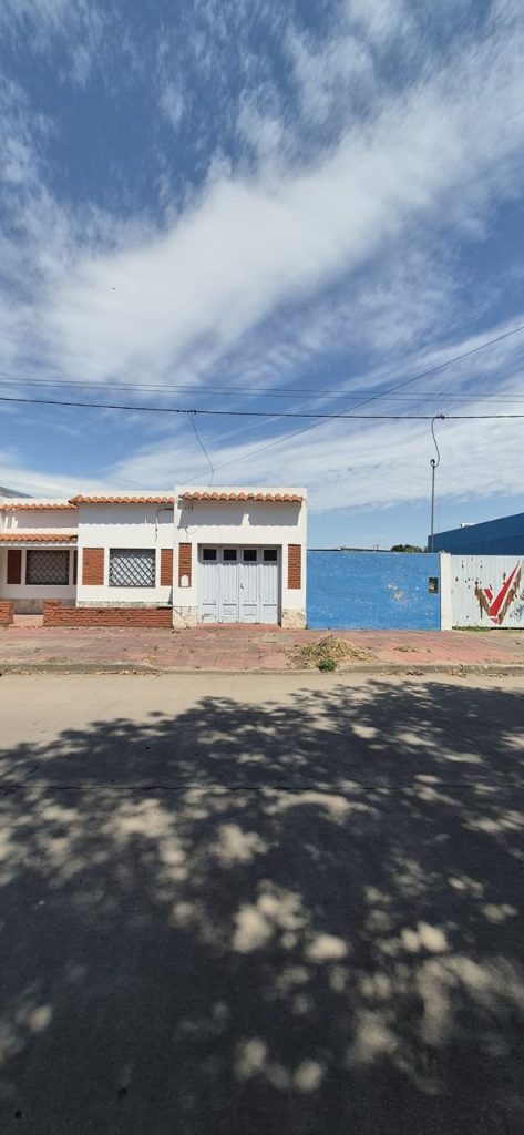 ¡SE VENDE CASA + GALPÓN!