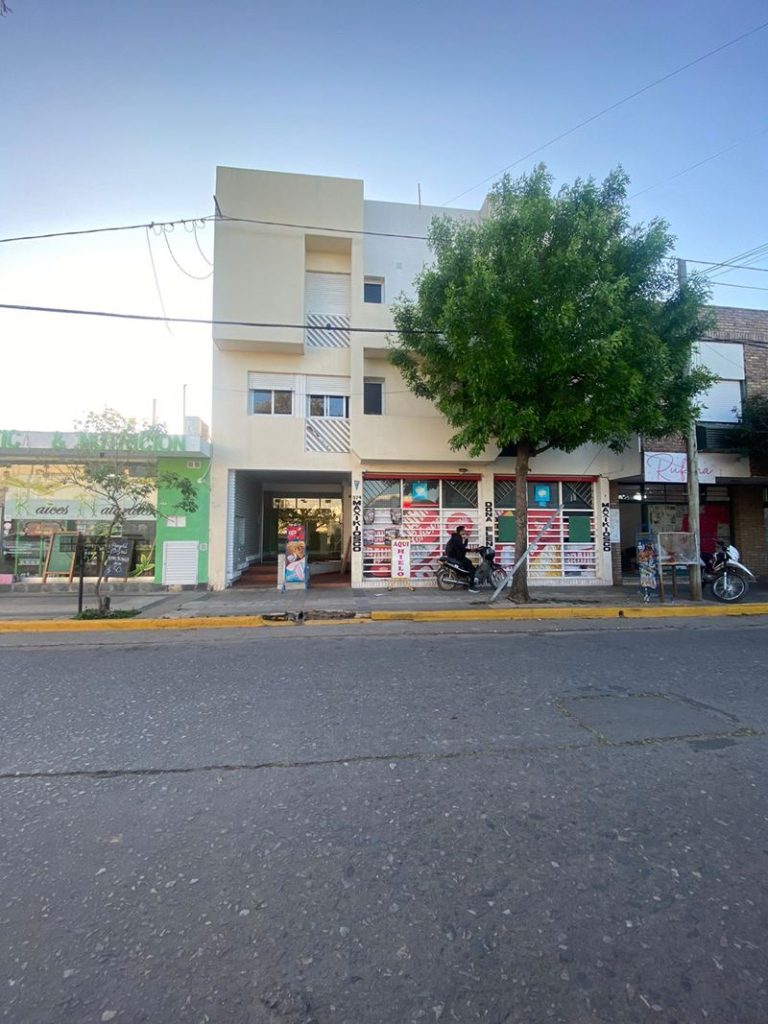 ¡Se alquila departamento de 2 habitaciones!