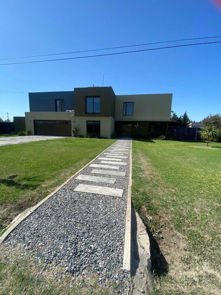 ¡SE VENDE CASA DE CATEGORÍA!